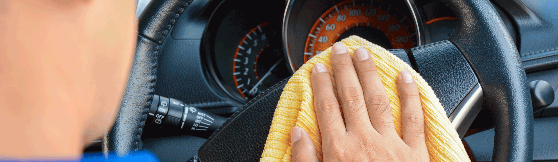 Bien nettoyer l'intérieur de sa voiture : tableau de bord, sièges
