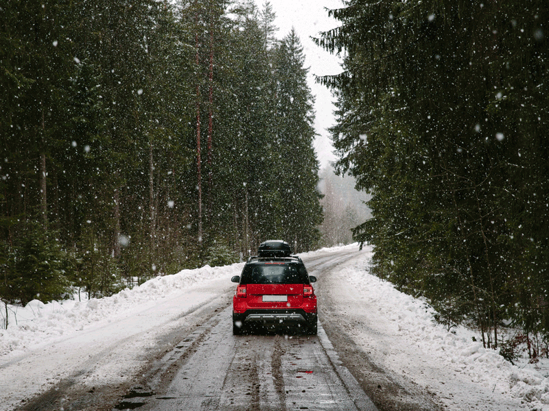 vérifier sa voiture avant de partir en vacances