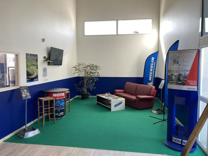 Centre auto Point S - Centre des Progrès - 44840 LES SORINIERES - Photo intérieur 2