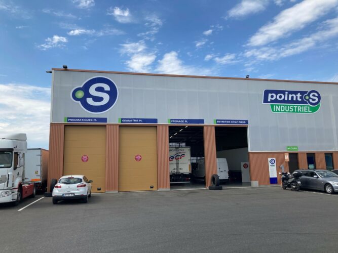 Photo centre Point S - 91830 Le Coudray-Montceaux