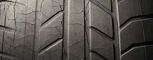 Conseil Point S - Fissures sur un pneu